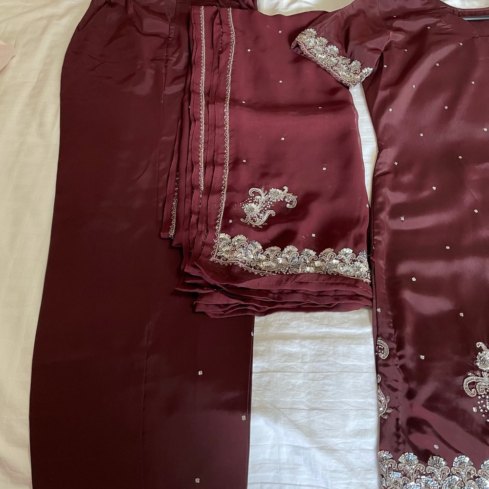 Indian suit - Picture 7 of 7